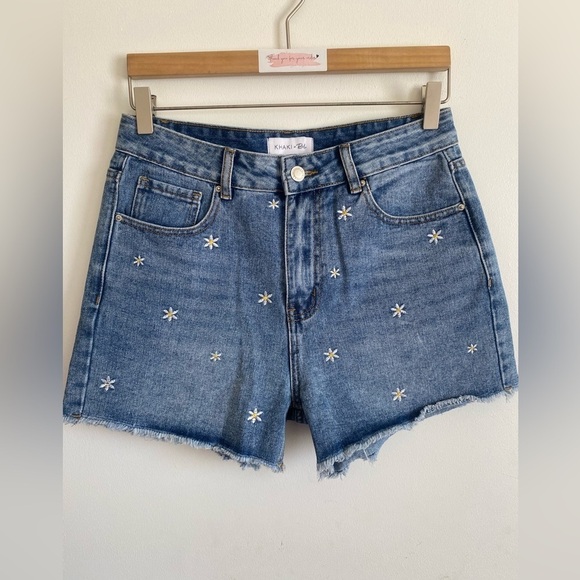 Khaki and Blu “Y2K” High Waisted Embroidered Cutoffs Juniors 9 - Picture 1 of 4